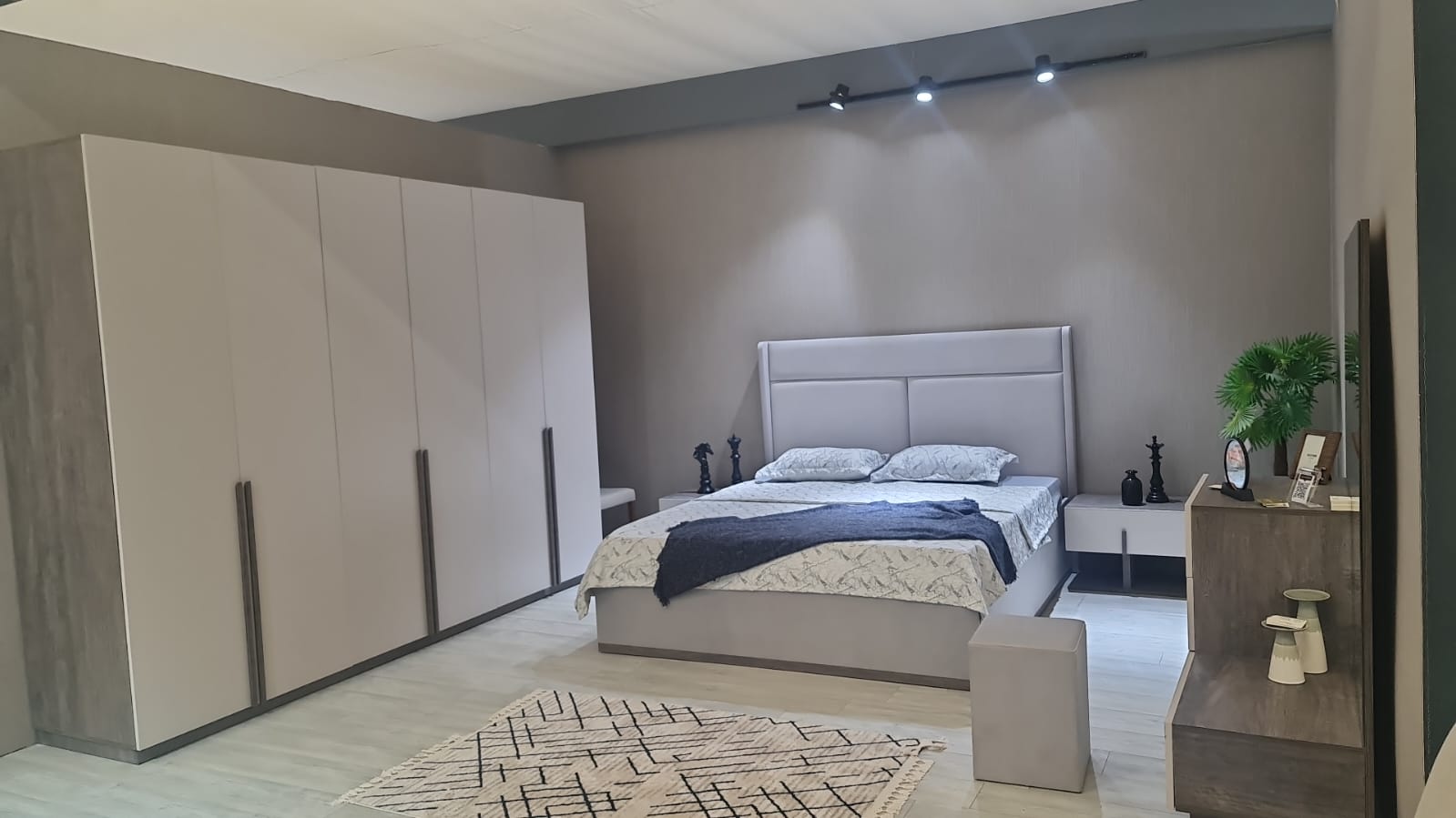 Poze DORMITOR COMPLET ASTRA,PAT 180X200 + SALTEA