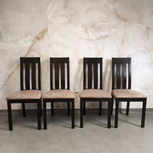 set 4 scaune nr 32 disponibil un set