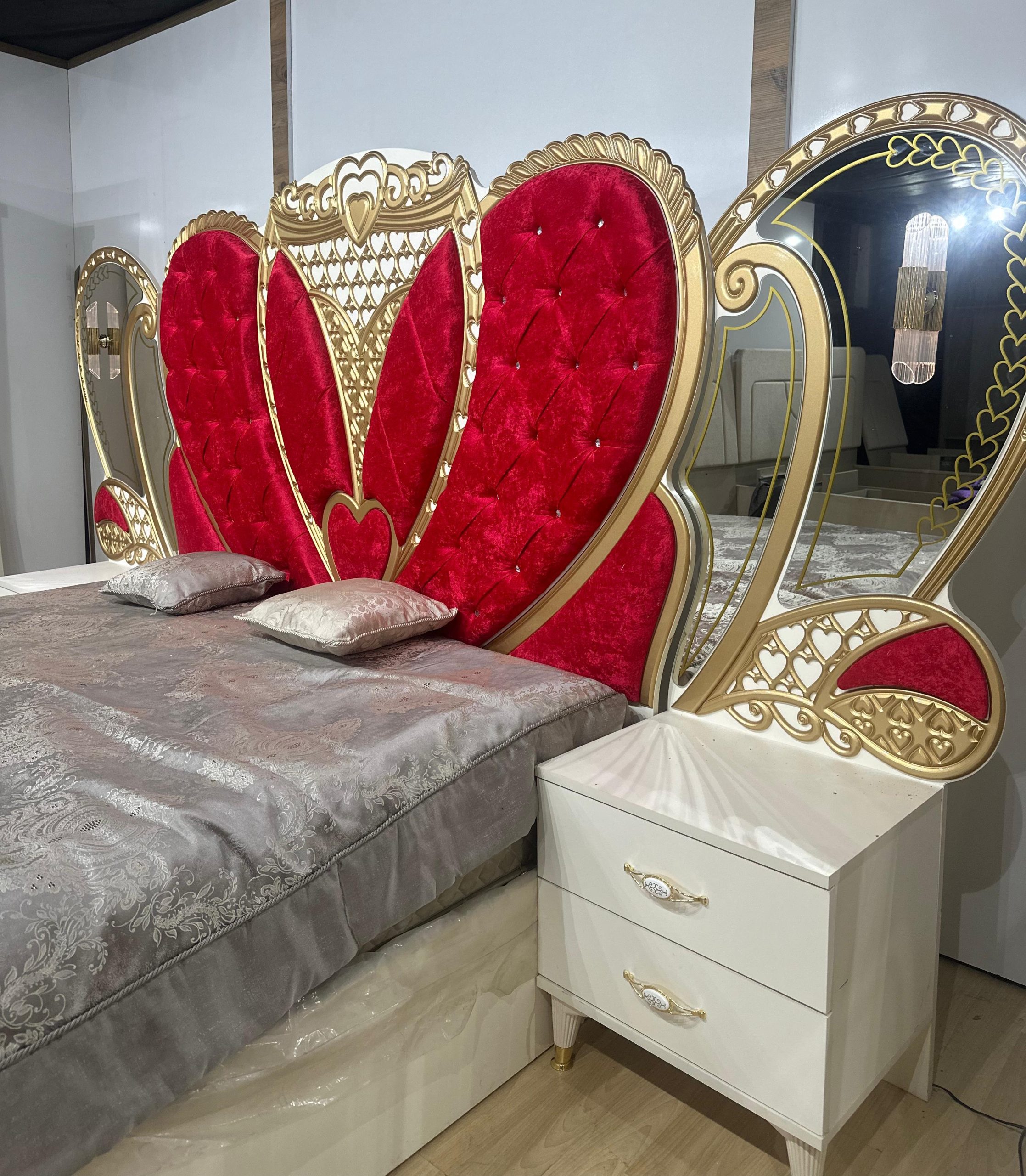 Dormitor complet Royal rosu saltea inclusa 180x200cm - imagine 2