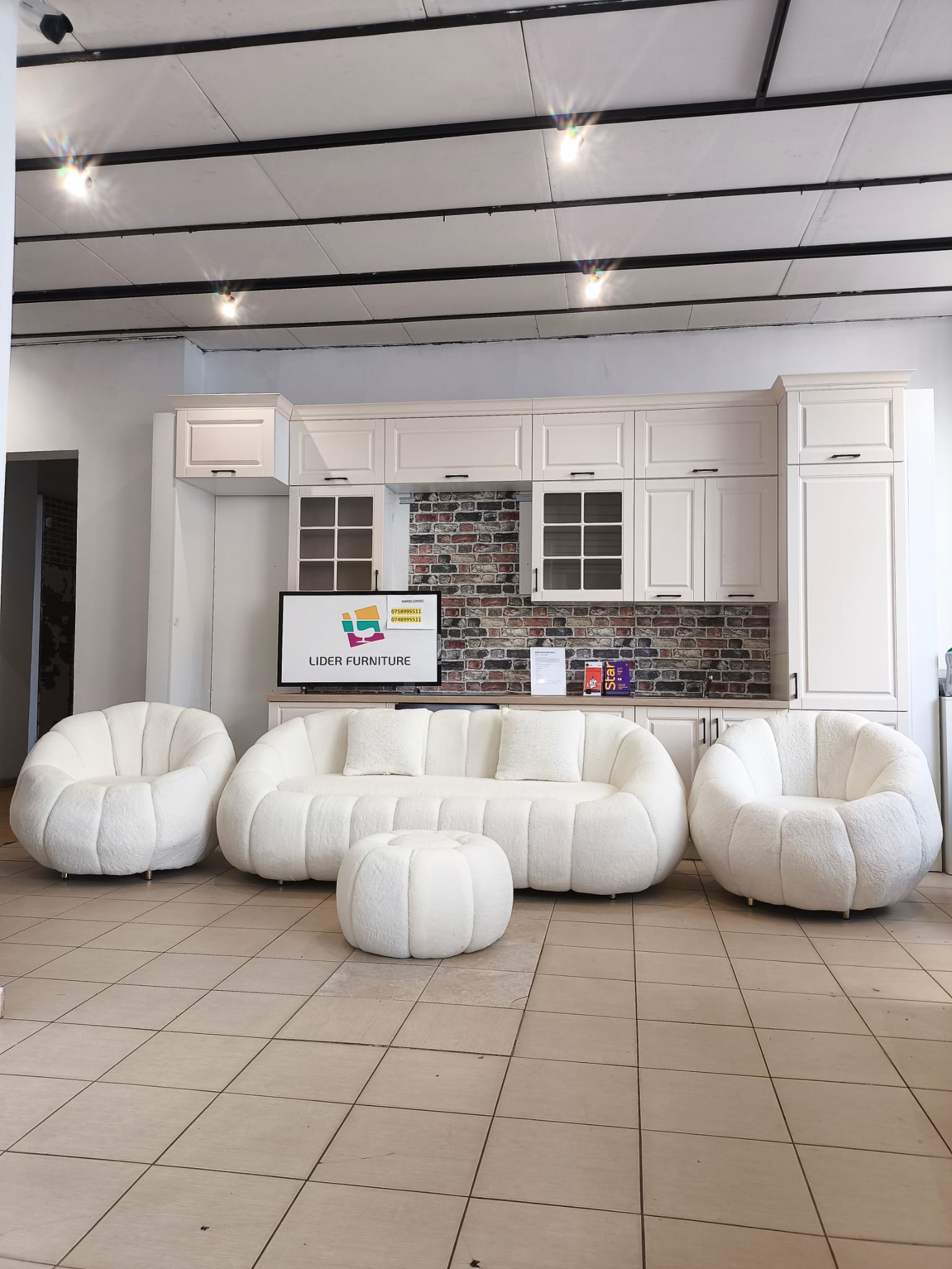 set Cloud Chic – canapea +2 fotolii +taburet din stofă bouclé - imagine 8