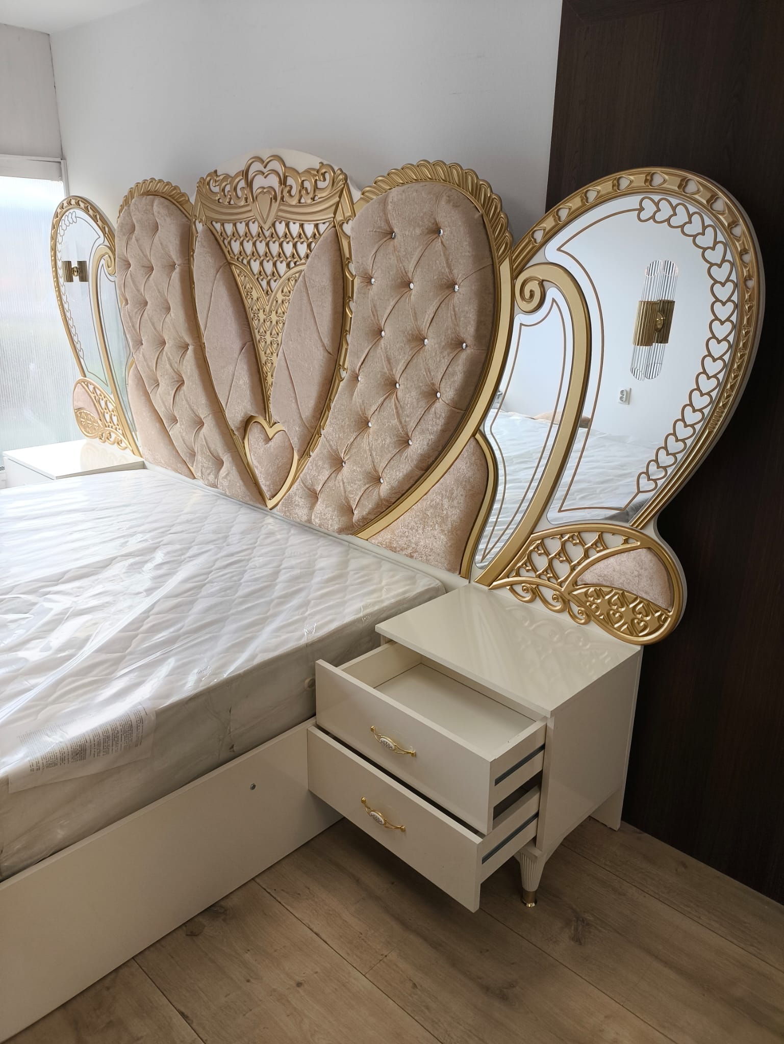 Dormitor complet crem cu saltea inclusa pat 180x200 - imagine 2