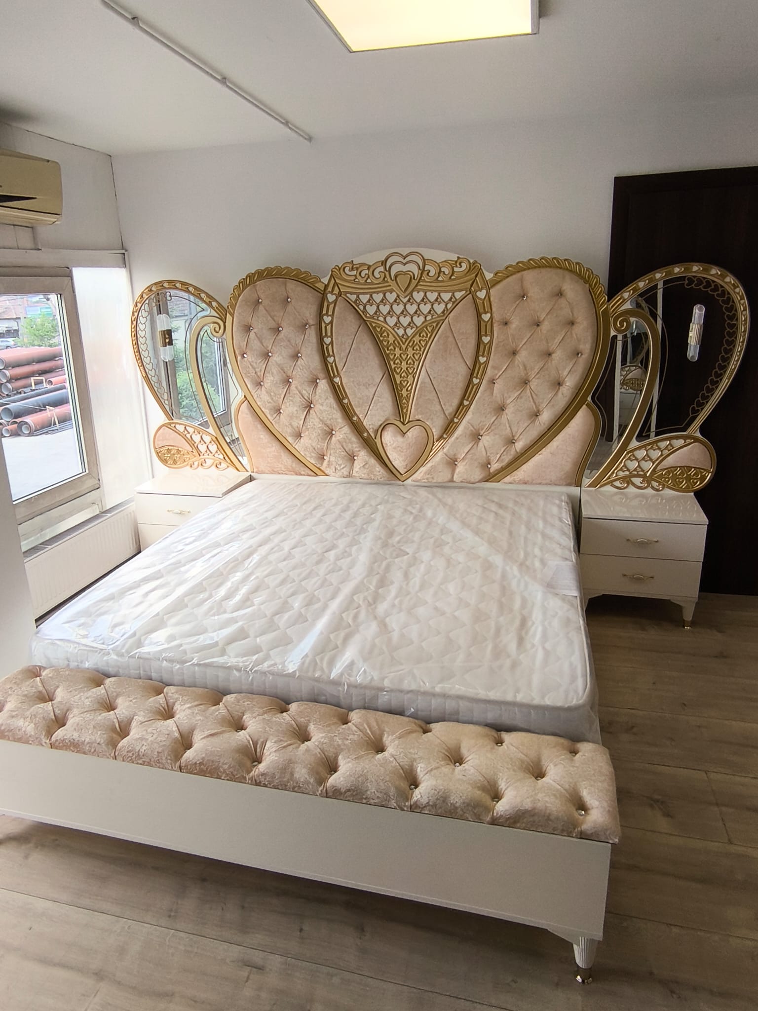 Dormitor complet crem cu saltea inclusa pat 180x200
