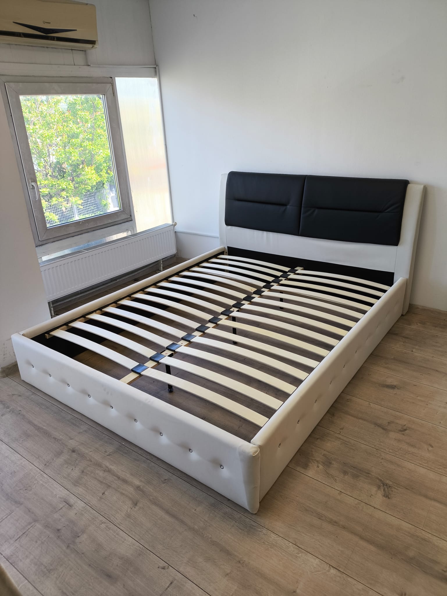 Pat cassandra 160x200 piele ecologica, salteaua NU este inclusa - imagine 4