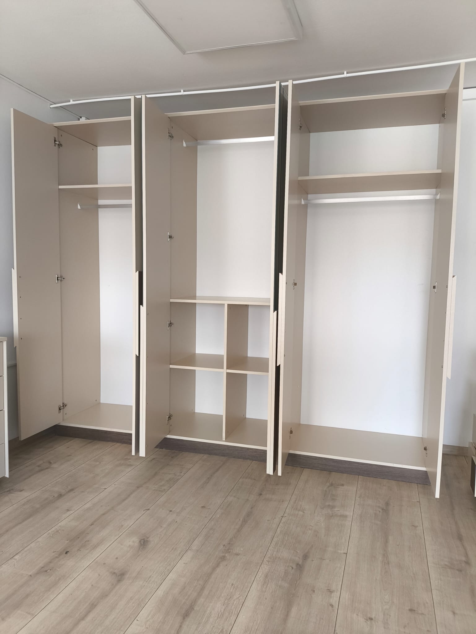 Dormitor complet LOTUS CU PAT DE 180X200 RABATABIL CU DEPOZITARE SALTEA INCLUSA - imagine 14