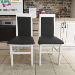Set 2 scaune nr 75 disponibil un set