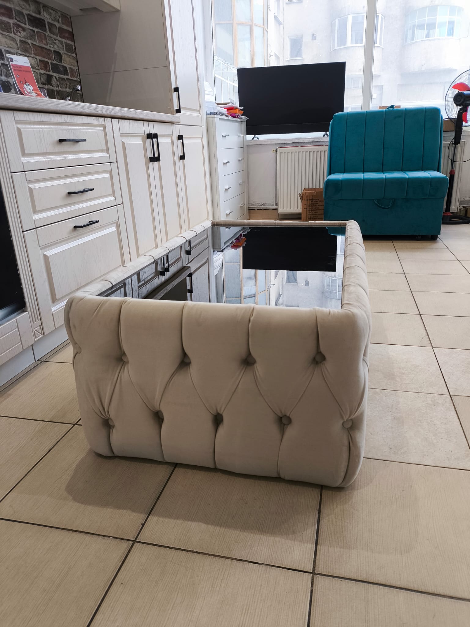 Măsuță de cafea Chesterfield culoare crem - imagine 2